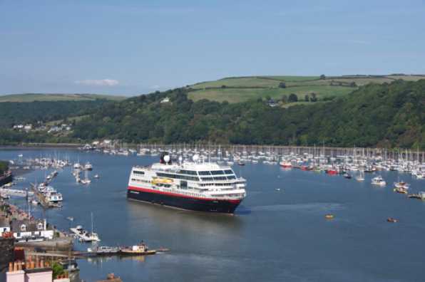 14 September 2022 - 14:52:10

------------------------
Cruise ship Maud departs from Dartmouth
